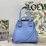 お洒落に♪ロエベ ハンモック 偽物 ナゲット ショルダーストラップ付 A538H04X02