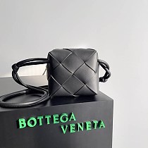 ボッテガヴェネタ ミニ カセット カメラバッグ 偽物 boi05002 ボッテガヴェネタ ミニ カセット カメラバッグ 偽物 boi05002