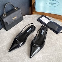 新色☆希少 プラダ 新作 ローヒールパンプス 偽物 puw25350 新色☆希少 プラダ 新作 ローヒールパンプス 偽物 puw25350