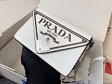 大人気!!新色 プラダレザーショルダーバッグ 【追跡付】 pum25599