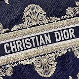 最安値挑戦ディオール ブックトート 偽物 ブルーの刺繍カーフスキン 2サイズ dey92412