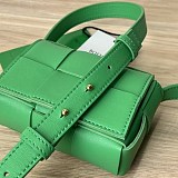 注目★ボッテガ ヴェネタ キャンディー カセット 偽物 クロスボディミニバッグ box86868