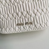 入手困難ミュウミュウ クリスタルチェーン 偽物☆キルトバケットバッグ myz60068