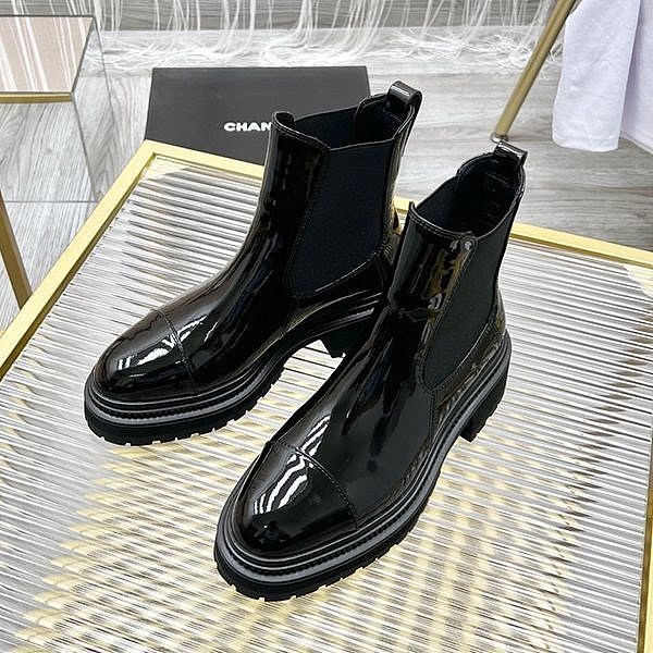 売上総額1位!シャネル コピー アンクルブーツ CC ラムスキン パテント shk00797