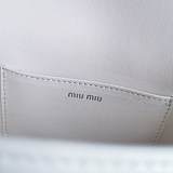 人気No1ミュウミュウ 偽物 キルティングナッパレザーのミニバッグ myw69555