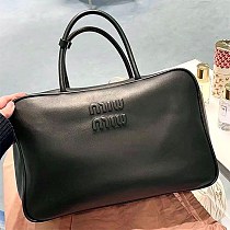 ミュウミュウ レザー トップハンドルバッグ 偽物 myc88970 ミュウミュウ レザー トップハンドルバッグ 偽物 myc88970