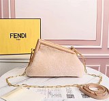 【日本未発売】フェンディ コピー ファースト スモール シープスキンバッグ fek00335