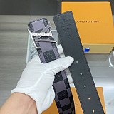 目を惹くカラールイヴィトン コピー サンチュール・LVジュエル 40MM リバーシブルベルト vuv05975