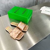 日本未入荷★ボッテガ ヴェネタ★ラバー リド フラットサンダル キルティング コピー bog95734