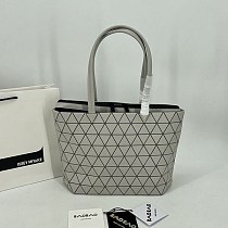 高品質BAOBAO ISSEY コピー MIYAKE カルトン メタリック バッグ bap13538