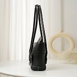 ★日本!!人気！【ボッテガヴェネタ 偽物】アルコ レザー トップハンドル バッグ bof51819