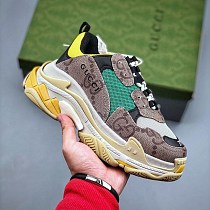 日本未入荷グッチ バレンシアガ 偽物 ザ ハッカー プロジェクト Triple S スニーカー 677193UMO209766 日本未入荷グッチ バレンシアガ 偽物 ザ ハッカー プロジェクト Triple S スニーカー 677193UMO209766