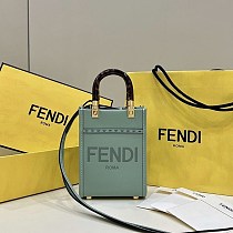 フェンディ サンシャイン ショッパー ミニバッグ スーパーコピー fee26249 フェンディ サンシャイン ショッパー ミニバッグ スーパーコピー fee26249