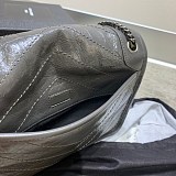 累積売上総額第１位！サンローラン ショルダーバッグ 偽物 ニキ ミディアム クリンクルヴィンテージレザー 2モデル 6331580EN0430