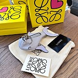 ロエベ☆鯨チャーム キーホルダー キーケース 3色 los52303