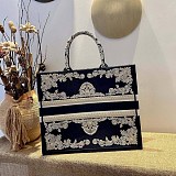 最安値挑戦ディオール ブックトート 偽物 ブルーの刺繍カーフスキン 2サイズ dey92412