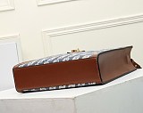 残少 セリーヌ トートバッグ 偽物 スモール カバ ヴァーティカル トート Cej55361
