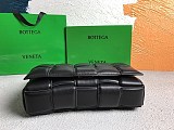 欲しい♡超限定♪ボッテガヴェネタ パデッドカセット コピー ショルダーバッグ ゴールド仕上げ 591970VCQR18425