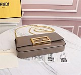 世界中で大人気♪フェンディ コピー 財布内蔵ミニバッグ ポーチ付き グレーレザー ミニバッグ 8BS032AHM0F1F1M