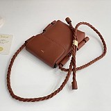 送料込 クロエ KEY 偽物 スマホポーチ シャイニーカーフスキン製フラップ付き chp41943