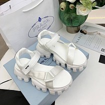 入手困難 プラダ 厚底モノリスフォームラバーサンダル スーパーコピー pur66636 入手困難 プラダ 厚底モノリスフォームラバーサンダル スーパーコピー pur66636