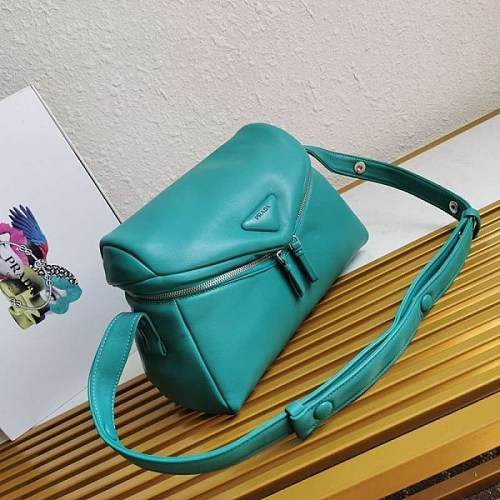 21AW新作 プラダ ショルダーバッグ コピーN級品 1BC165