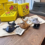 ロエベ☆鯨チャーム キーホルダー キーケース 3色 los52303