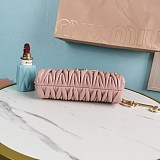 入手困難ミュウミュウ マテラッセナッパ 偽物*ショルダーバッグ myz02828