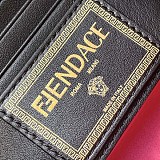 超話題!【FENDACE】ブローチ バゲット レザー バッグ スーパーコピー feo63238