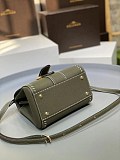 21-22AW デルボー カーフスキン ブリヨン ショルダー ハンドバッグ 偽物 2サイズ☆送料込 AA0406ADW0AKSP