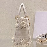 【こだわりある刺繍！】レディディオール 偽物 バッグ ミディアム def63732