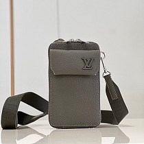 最安値挑戦ルイヴィトン フォン ポーチ ショルダーバッグ コピー vui98255 最安値挑戦ルイヴィトン フォン ポーチ ショルダーバッグ コピー vui98255