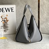 送料込ロエベ クラシックスモールハンモックバッグ 偽物 2サイズ loe43605