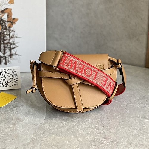 新色☆希少 ロエベ Gate カーフスキン ショルダーバッグ コピー lob32615