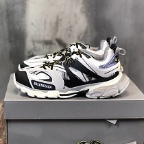 日本未入荷 バレンシアガ スニーカー 偽物 メンズTrack.2トレーナースニーカー bai99562 日本未入荷 バレンシアガ スニーカー 偽物 メンズTrack.2トレーナースニーカー bai99562