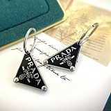 ☆超人気☆ギフトに最適♪ プラダ シンボル ピアス 綺麗な pue26589