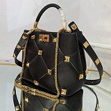 21AW新作 お洒落に♪ヴァレンティノ チェーンバッグ 偽物 レディース V0095 Vum44799