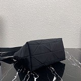 大人気【プラダ】偽物 システム ナッパレザー パッチワーク トートバッグ pua07990