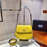《大人気》プラダ★フラップ付きクレオショルダーバッグ 偽物 puy98195