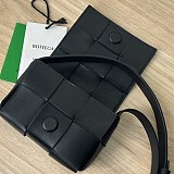 ボッテガ ヴェネタ キャンディー コピーカセット クロスボディミニバッグ ギフトに 送礼 bov94593