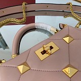 ＊関税込み ヴァレンティノ ハンドバッグ コピー ROMAN STUD QUILTED Vuy42021