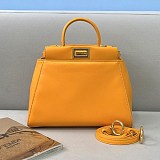 【日本未発売】フェンディ ピーカブー コピー ミニ レザー バッグ fef85473