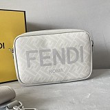 送料無料 フェンディ ROMA FFファブリック 偽物 カメラケース fev79683