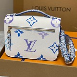 セレブ多数愛用ルイヴィトン ショルダーバッグ 偽物 ポーチ モノグラム LV 青 M23055