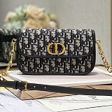 セレブ多数愛用ディオール オブリーク ジャカード 偽物 30 MONTAIGNE AVENUE バッグ M9260UTZRM928