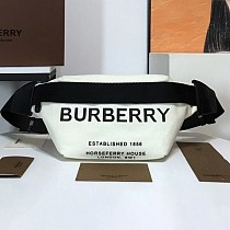 新作 バーバリー バッグ 偽物 ロゴプリント ボディバッグ WHITE Bau30432 新作 バーバリー バッグ 偽物 ロゴプリント ボディバッグ WHITE Bau30432