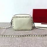 入手困難ヴァレンティノ ショルダーバッグ コピー ハンドバッグ★ロックスタッズ Vup84449
