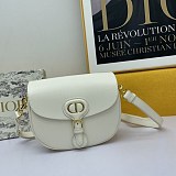 《大人気》ディオール BOBBY ミディアムバッグコピー ボックスカーフスキン M9319UMOL_M030