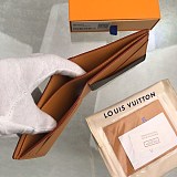 入手困難ルイヴィトン 二つ折り財布 コピー モノグラム・キャンバス vua25949