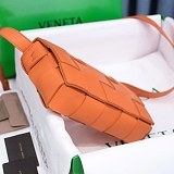 可愛いボッテガヴェネタ 偽物 カセット クロスボディバッグ boc78179